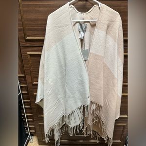 NWT Soia & Kyo shawl/poncho one size fits all